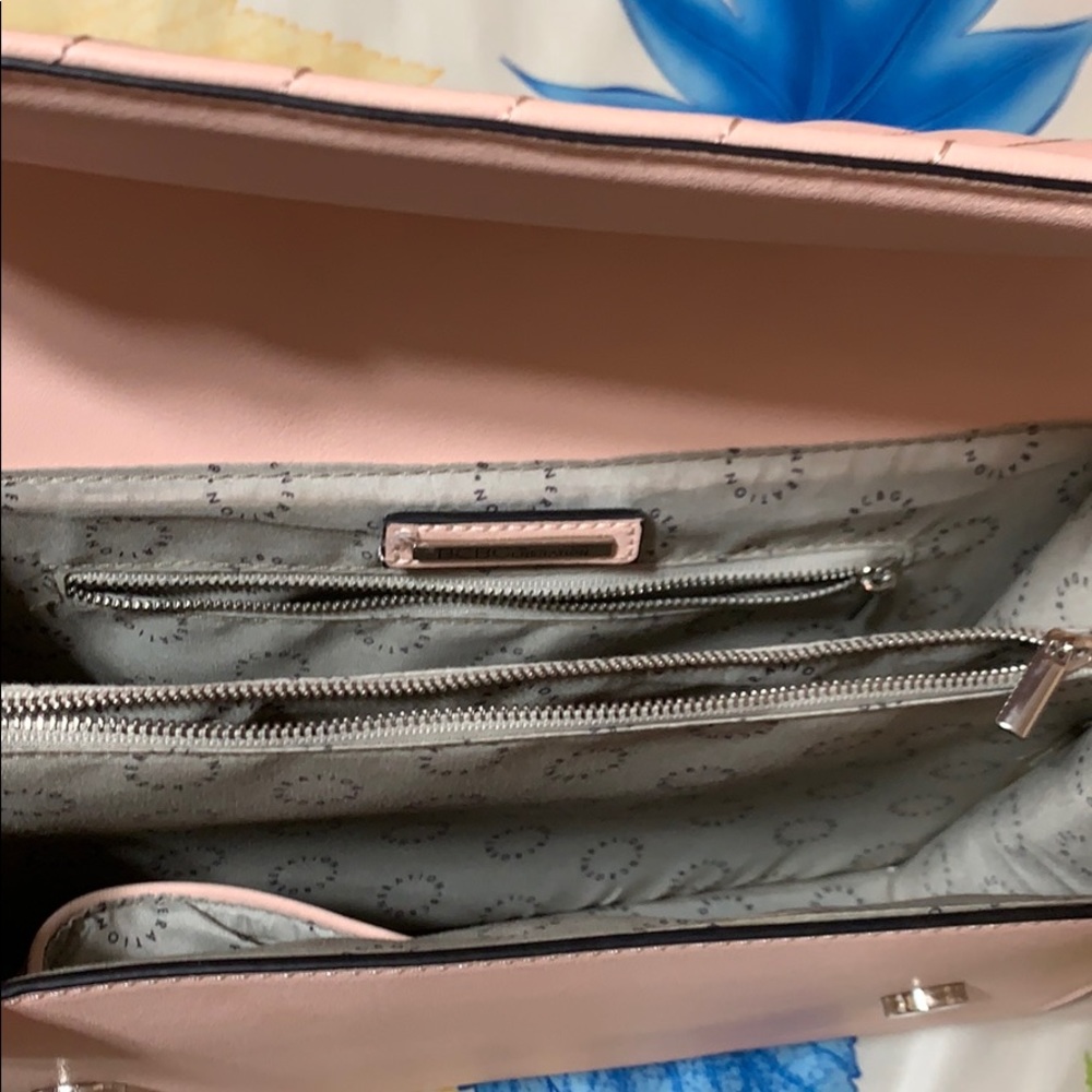 BCBG light pink purse shoulder/cross body! - Picture 4 of 5